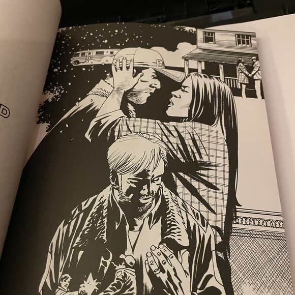 The Walking Dead Coloring Book/ NEW - Picture 9 of 10